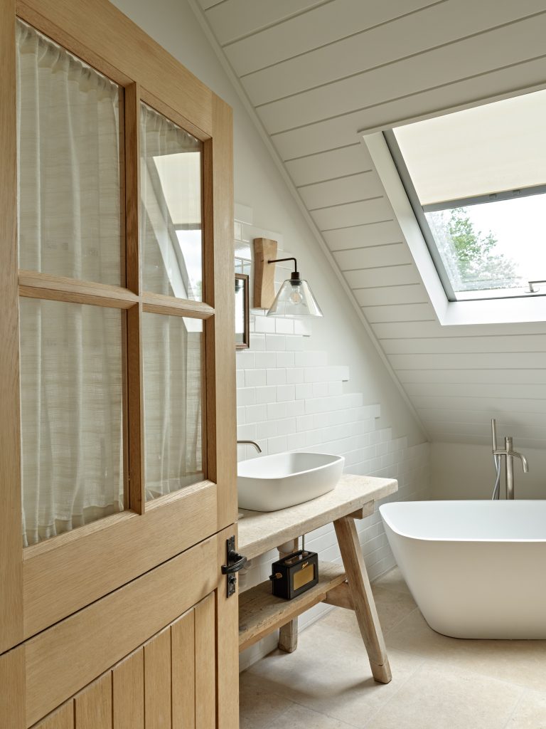 A practical yet elegant family bathroom where robust materials, clear layout and refined detailing balance everyday use with considered design.